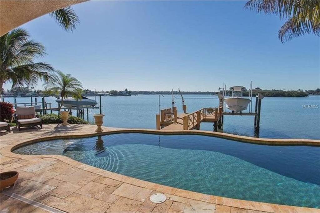 Large Mediterranean Oasis - Water Views & Pool Clearwater Beach Bagian luar foto