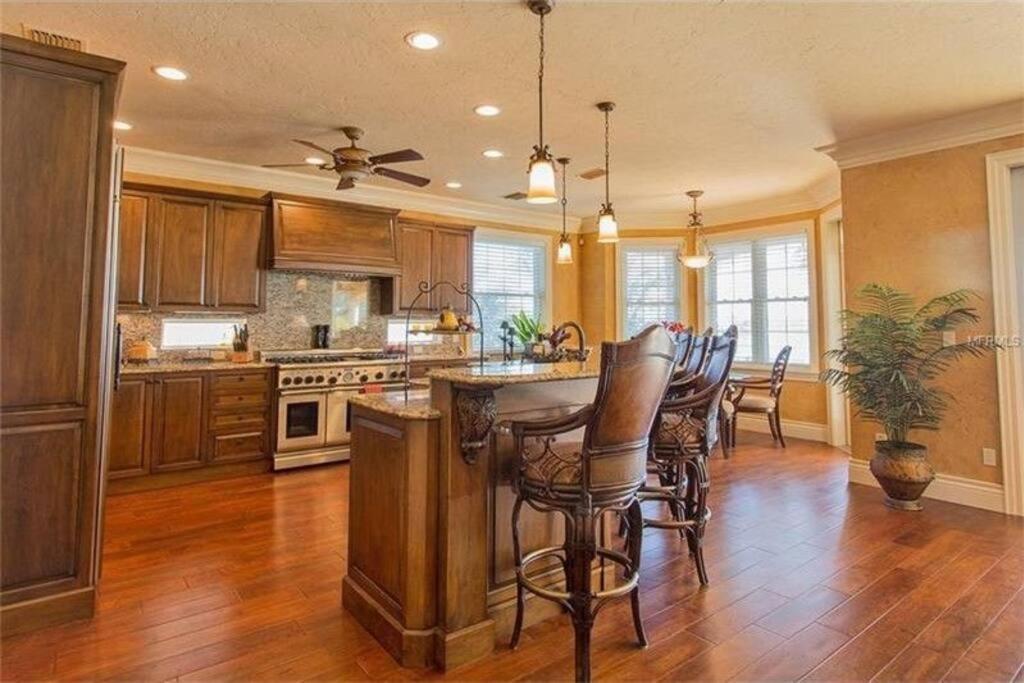Large Mediterranean Oasis - Water Views & Pool Clearwater Beach Bagian luar foto