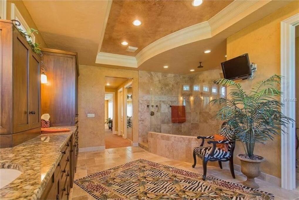 Large Mediterranean Oasis - Water Views & Pool Clearwater Beach Bagian luar foto
